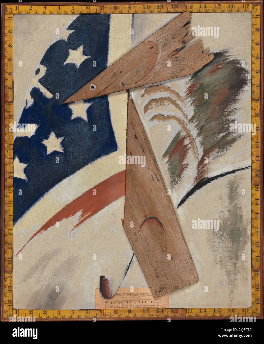 Porträt von Ralph Dusenberry. Künstler: Arthur Dove (Amerikaner, Canandaigua, New York 1880-1946 Huntington, New York). Abmessungen: 22 x 18 Zoll (55,9 x 45,7 cm). Datum: 1924. Unter den erfolgreichsten abstrakten amerikanischen Künstlern schuf Dove originelle symbolische Porträts von Freunden mit gefundenem Material. Ralph Dusenberry, Doves Nachbar, lebte in einem Hausboot an der Nordküste von Long Island. Der Künstler wählte die Objekte in diesem Werk aufgrund ihrer Assoziationen mit Dusenberrys Persönlichkeit und Interessen aus: Das unten eingeklemmte Notenblatt ist ein Hymnus, den Dusenberry oft sang, während das faltbare ru Stockfoto