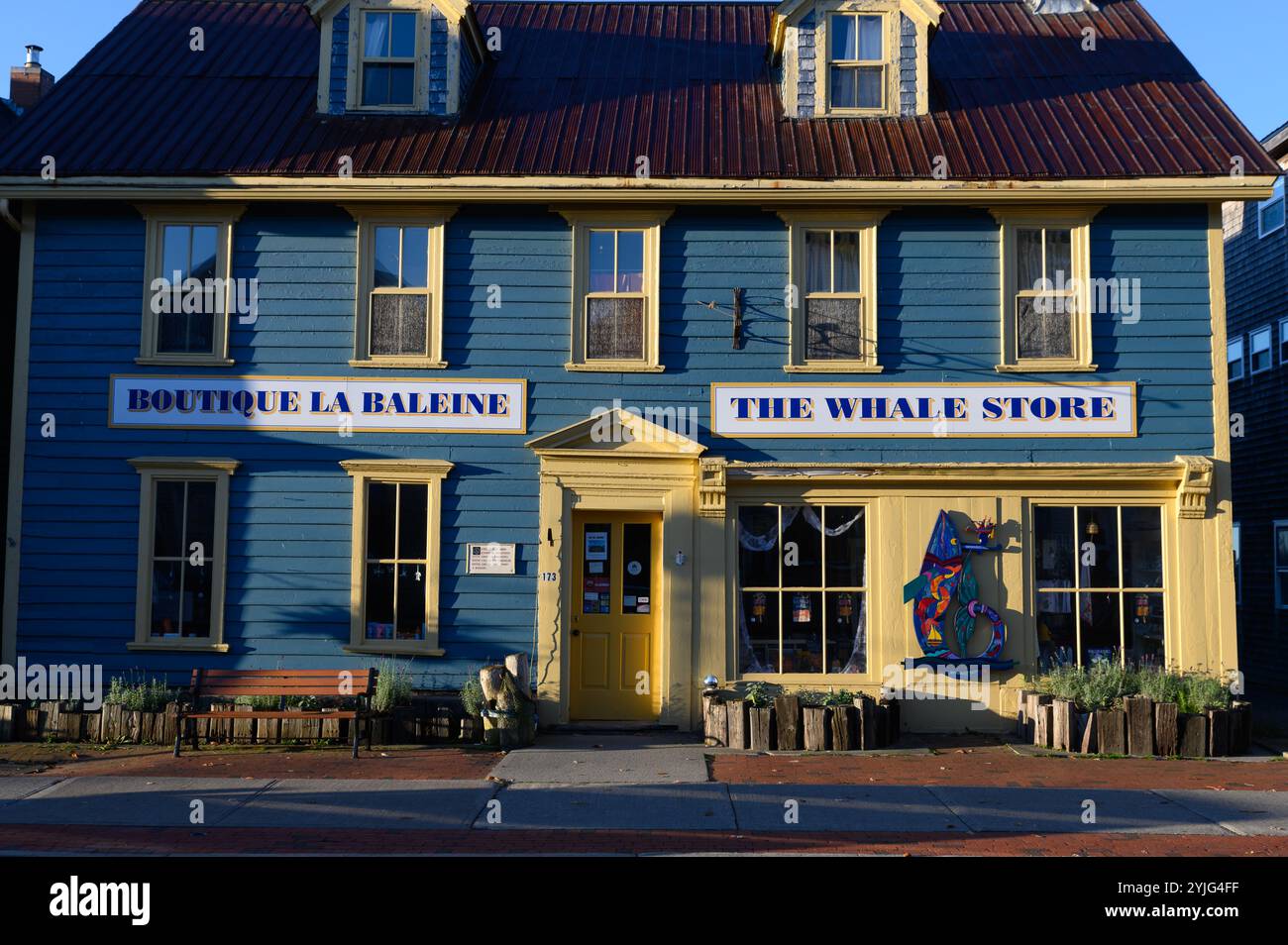 In einem Walgeschäft in St. Andrews, New Brunswick, Kanada, geht die Sonne auf. Stockfoto