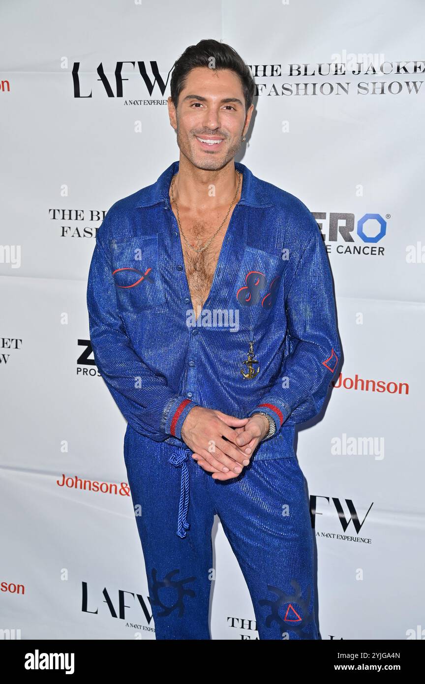 Hollywood CA USA – 13. November 2024: Joey Zauzig besucht die Blue Jacket Fashion Show Los Angeles. Stockfoto