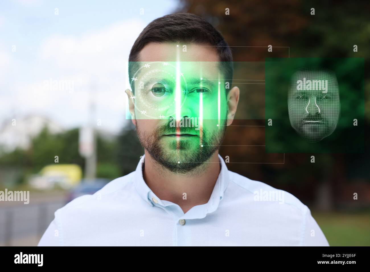 Gesichtserkennungssystem und Iris-Erkennungssystem. Mann, der sich im Freien biometrischen Verifikationen unterzieht Stockfoto