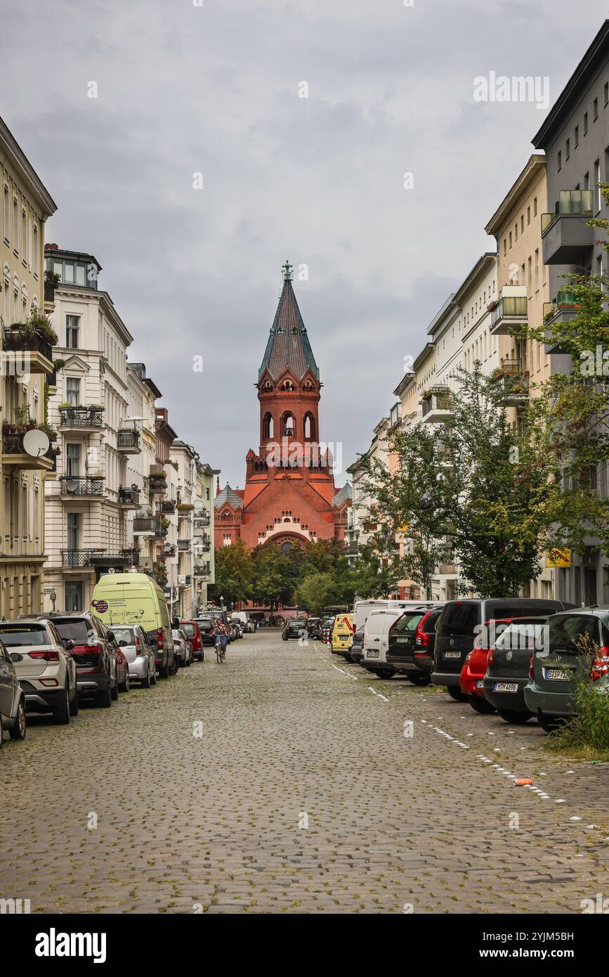 Heimstraße oder Heimstraße, Blick auf die Passionskirche in Friedrichshain Kreuzberg, Berlin, Deutschland Stockfoto