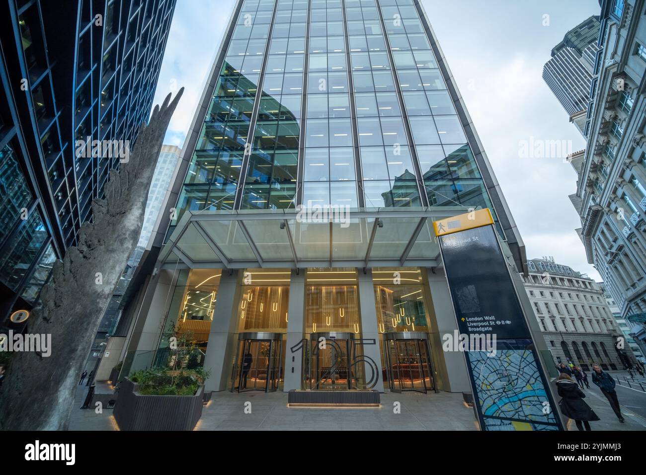 LONDON, 14. NOVEMBER 2024: 125 Old Broad Street Building. Geschäftsgebäude in der City of London. Stockfoto