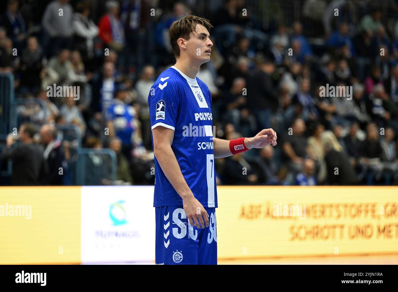 Gummersbach, Deutschland. November 2024. Erfolgreiche Comeback nach langer Verletzungspause für Julian Koester (VfL Gummersbach, #7) GER, VfL Gummersbach vs. Bergischer HC, Handball, DHB-Pokal, Achtelfinale, Spielzeit 2024-2025, 14.11.2024 Foto: Eibner-Pressefoto/Jürgen Augst Credit: dpa/Alamy Live News Stockfoto