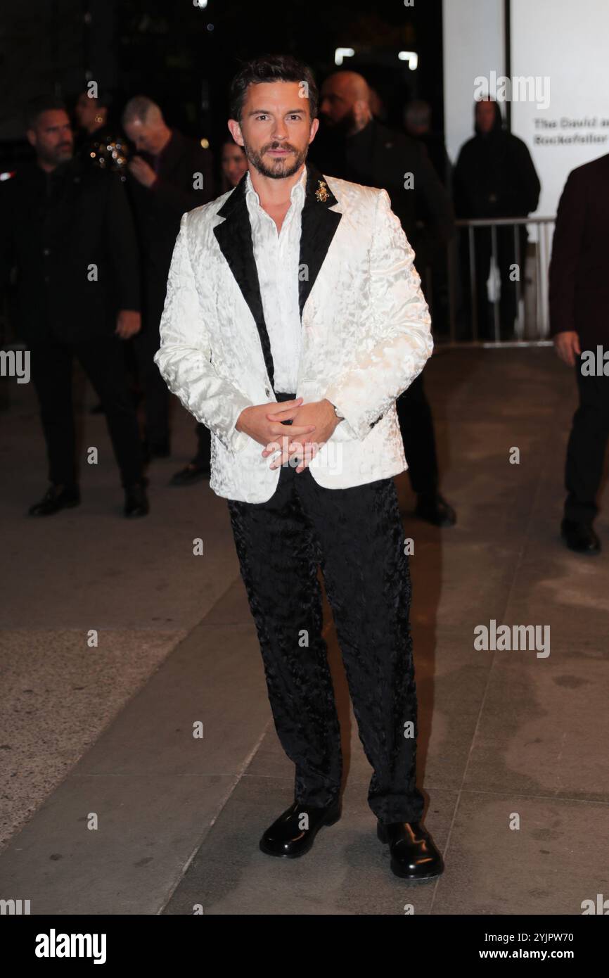 NY, USA. November 2024. NEW YORK, NEW YORK – 14. NOVEMBER: Jonathan Bailey besuchte die Wicked New York Premiere am 14. November 2024 im Museum of Modern Art in New York City. Die Veranstaltung feierte die Filmverfilmung des legendären Broadway-Musicals, mit einer schillernden Reihe von Stars, die auf dem grünen Teppich spazieren gingen und Fans mit voller Kraft diesen magischen Abend erleben konnten. (Kreditbild: © Luiz Rampelotto/ZUMA Press Wire) NUR REDAKTIONELLE VERWENDUNG! Nicht für kommerzielle ZWECKE! Stockfoto
