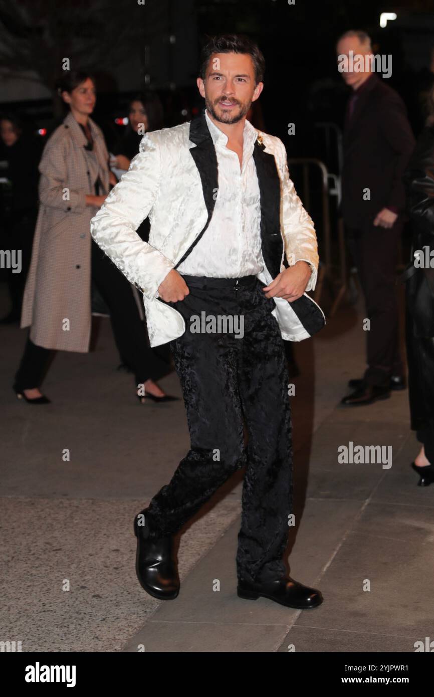 NY, USA. November 2024. NEW YORK, NEW YORK – 14. NOVEMBER: Jonathan Bailey besuchte die Wicked New York Premiere am 14. November 2024 im Museum of Modern Art in New York City. Die Veranstaltung feierte die Filmverfilmung des legendären Broadway-Musicals, mit einer schillernden Reihe von Stars, die auf dem grünen Teppich spazieren gingen und Fans mit voller Kraft diesen magischen Abend erleben konnten. (Kreditbild: © Luiz Rampelotto/ZUMA Press Wire) NUR REDAKTIONELLE VERWENDUNG! Nicht für kommerzielle ZWECKE! Stockfoto