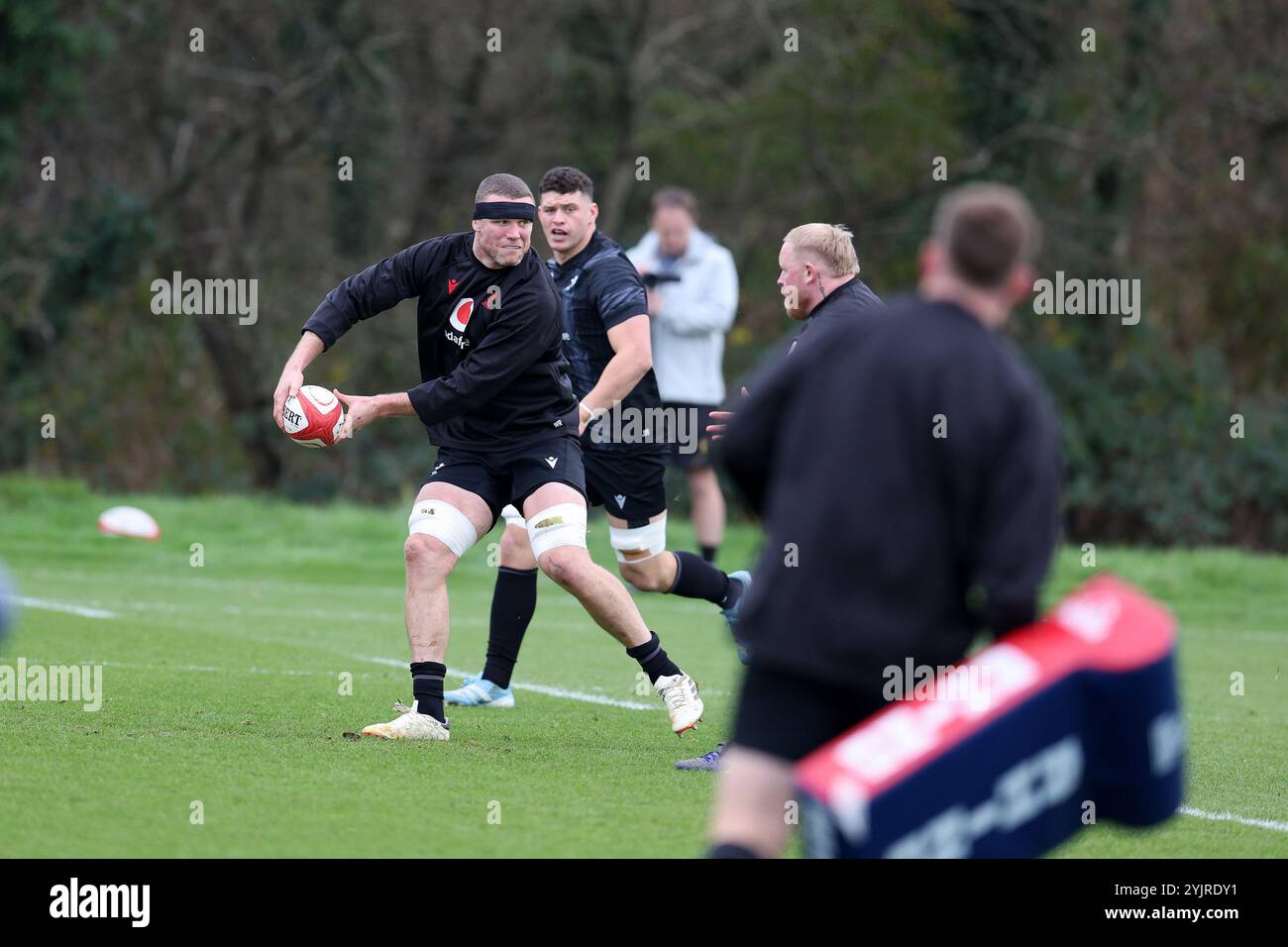 Cardiff, Großbritannien. November 2024. Will Rowlands of Wales während des Wales Rugby-Teams Trainings, Hensol, Vale of Glamorgan am Freitag, 15. November 2024. Das Team trainiert vor dem bevorstehenden internationalen Spiel im Herbst gegen Australien. bild von Andrew Orchard/Alamy Live News Stockfoto