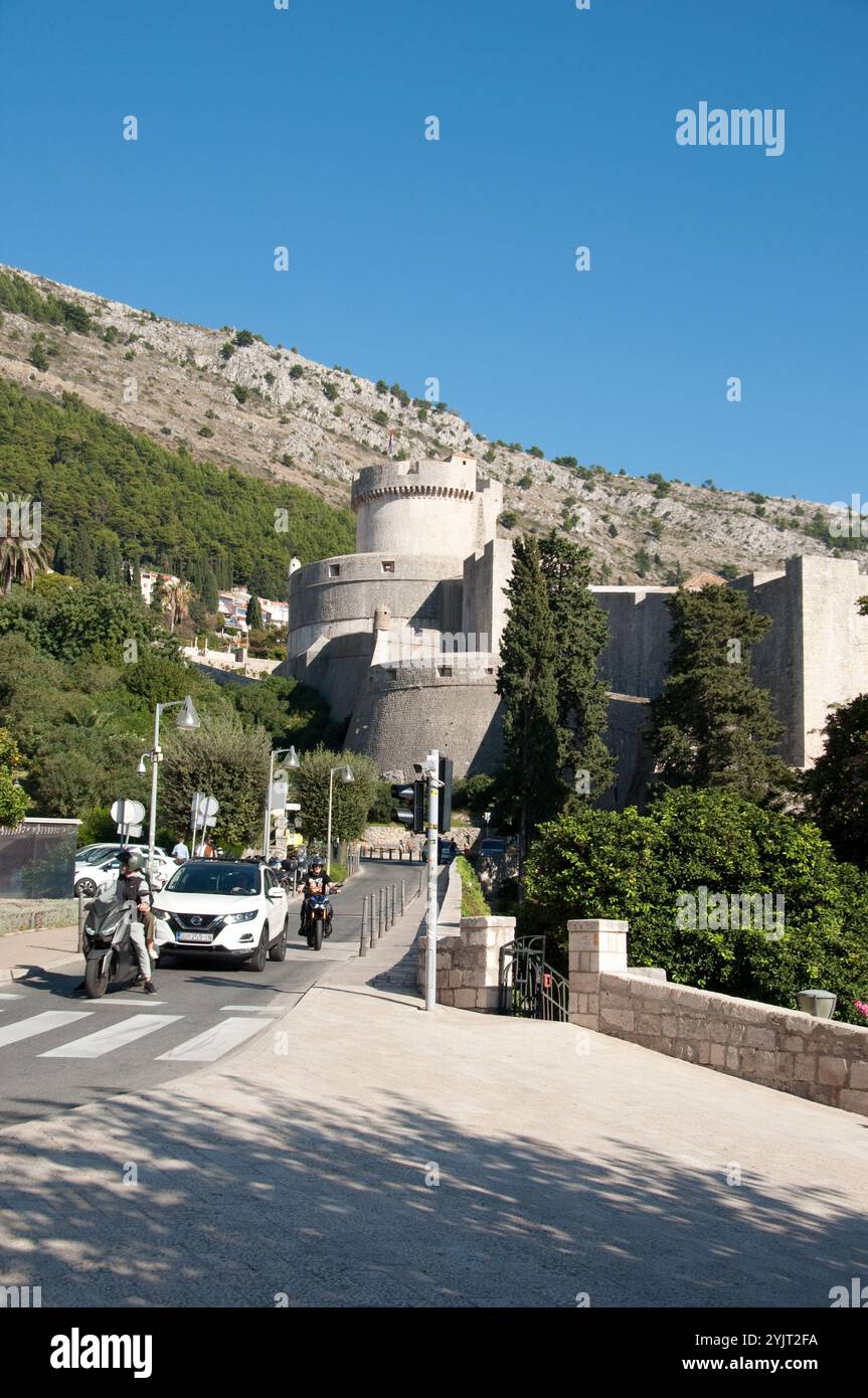 Stadtmauern außerhalb der Altstadt, Dubrovnik, Dalmatien; Kroatien, Europa Stockfoto