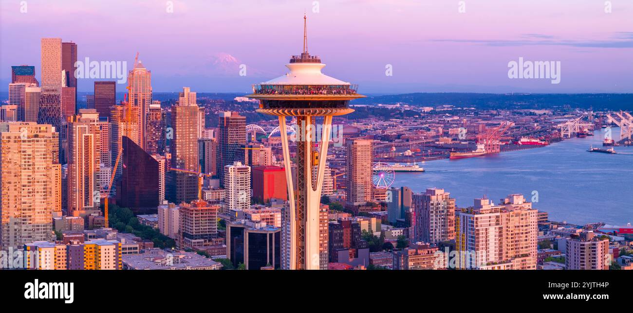 Luftlinie Seattle Space Needle und Skyline Stockfoto