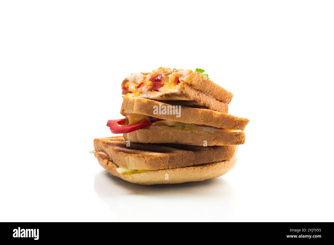 Gegrilltes Bratbrot mit Füllung innen. Stockfoto