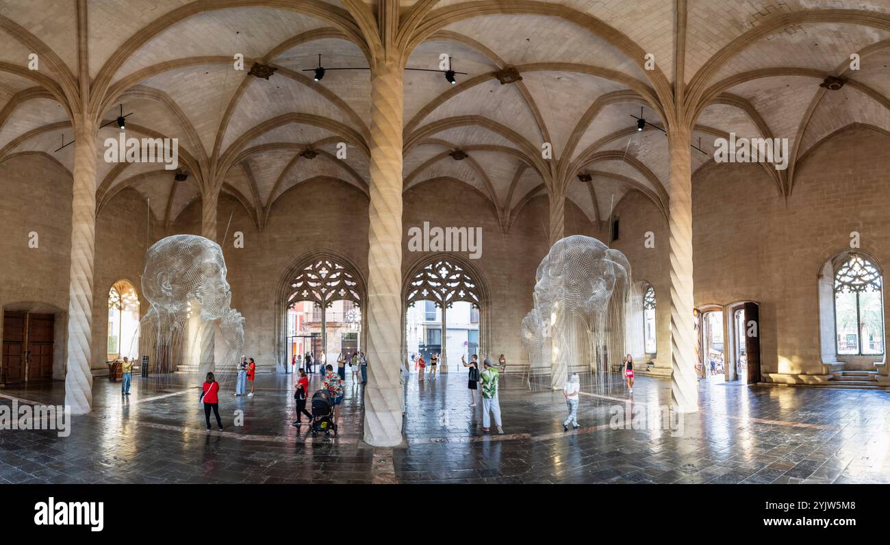 Werk des katalanischen Künstlers Jaume Plensa im gotischen Gebäude von La Lonja, Palma, Mallorca, Balearen, Spanien Stockfoto