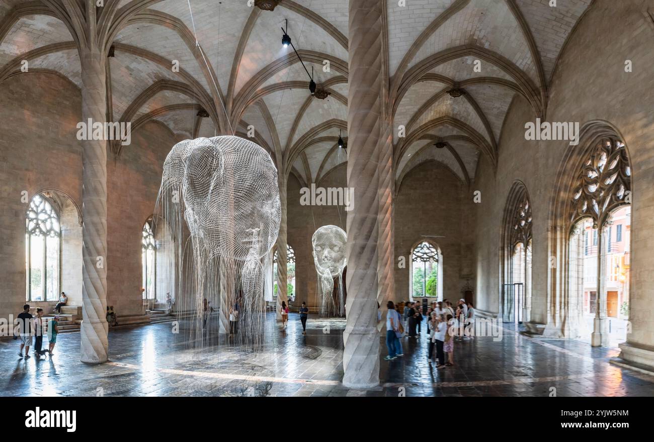 Werk des katalanischen Künstlers Jaume Plensa im gotischen Gebäude von La Lonja, Palma, Mallorca, Balearen, Spanien Stockfoto
