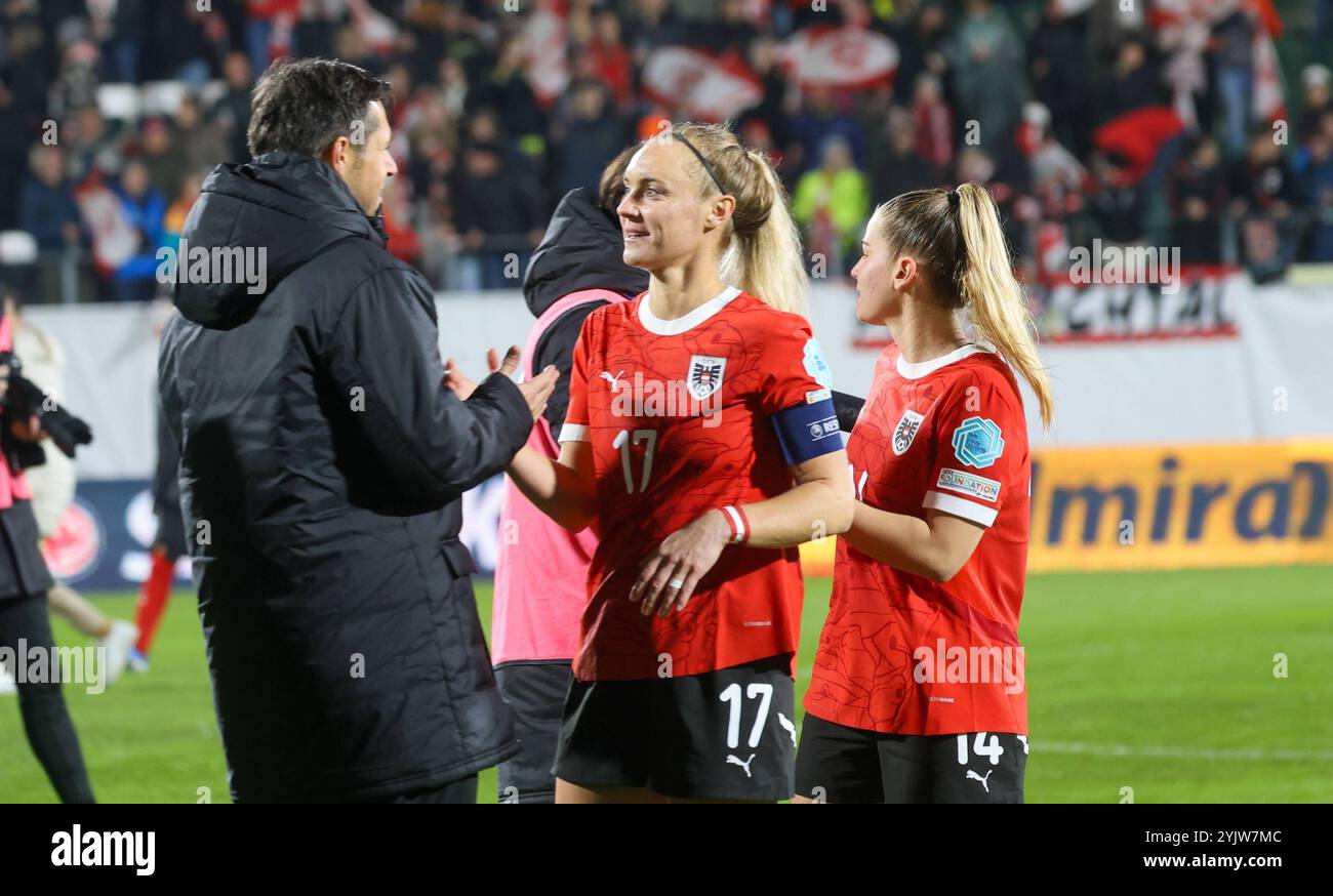 29.10.2024, Ried im Innkreis, AUT, unterwegs in Oberösterreich, Österreich - Slowenien Internationaler Verband, UEFA Women s European Qualifiers 2024/2025 - Play-offs, im Bild Marie-Therese Höbinger, AUT, Sarah Puntigam, AUT, *** 29 10 2024, Ried im Innkreis, AUT, On the Road in Oberösterreich, Österreich Slowenien International Federation, UEFA Women s European Qualifiers 2024 2025 Play offs, im Bild Marie Therese Höbinger, AUT, AUT, AUT, AUT, AUT, im Bild Marie Therese Höbinger, AUT, AUT, AUT, AUT, AUT, AUT Stockfoto