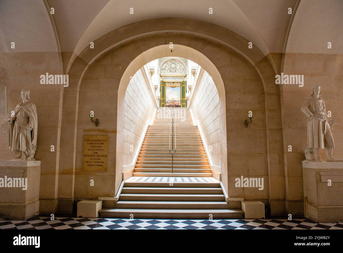 Die untere Treppe der Galerie führt in den ersten Stock des Schlosses von Versailles, Frankreich Stockfoto