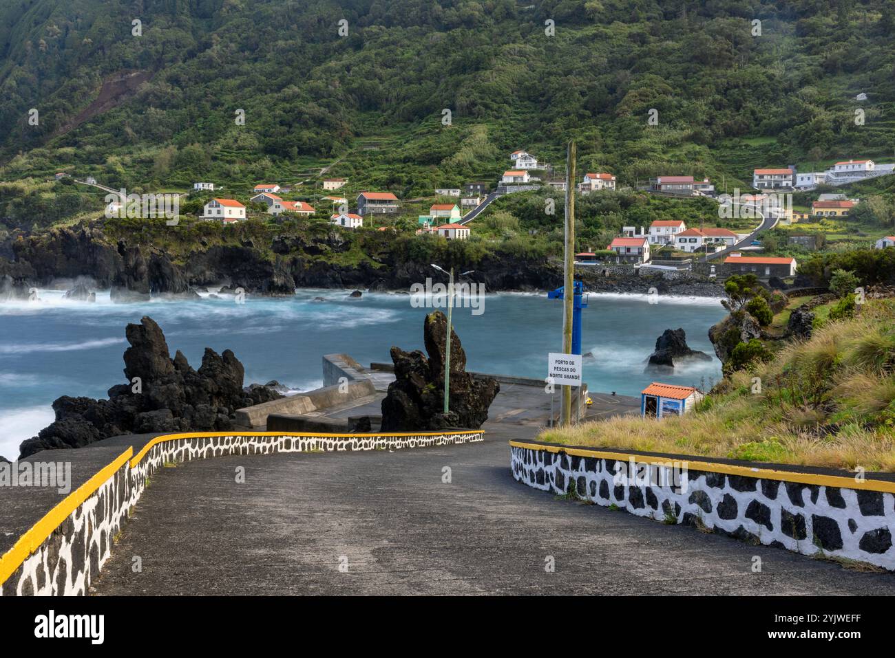 Norte Grande ist eine Gemeinde in der Gemeinde Velas auf der portugiesischen Insel São Jorge auf den Azoren. Stockfoto