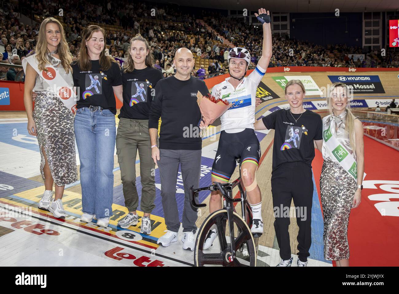 Gent, Belgien. November 2024. Holländer Lonneke Euneken (2L), Holländische Femke Gerritse (3L), Belgierin Lotte Kopecky und Holländische Lorena Wiebes (2R), die am vierten Tag des sechstägigen Indoor-Track-Radrennsports von Zesdaagse Vlaanderen-Gent in der Indoor-Radarena 't Kuipke am Freitag, 15. November 2024, in Gent, dargestellt wurden. BELGA FOTO DAVID PINTENS Credit: Belga News Agency/Alamy Live News Stockfoto