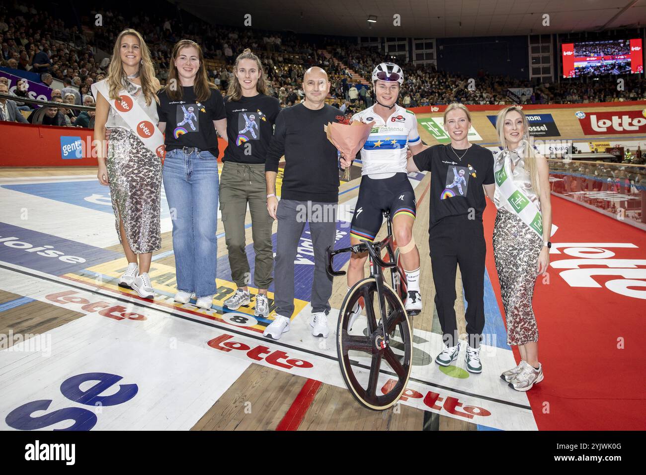 Gent, Belgien. November 2024. Holländer Lonneke Euneken (2L), Holländische Femke Gerritse (3L), Belgierin Lotte Kopecky und Holländische Lorena Wiebes (2R), die am vierten Tag des sechstägigen Indoor-Track-Radrennsports von Zesdaagse Vlaanderen-Gent in der Indoor-Radarena 't Kuipke am Freitag, 15. November 2024, in Gent, dargestellt wurden. BELGA FOTO DAVID PINTENS Credit: Belga News Agency/Alamy Live News Stockfoto
