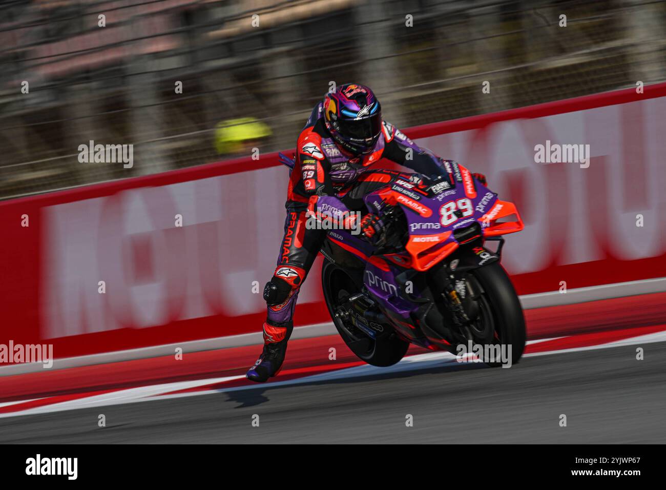 Barcelona, Spanien. November 2024. Freies Training vor dem Motul Solidarity Grand Prix von Barcelona der MotoGP auf dem Barcelona-Catalunya Circuit. November 2024. Im Bild: Jorge Martin Entrenamientos libres revios al Gran Premio Solidario Motul de MotoGP de Barcelona en el Circuito de Barcelona-Catalunya. 15 de Noviembre de 2024 POOL/ MotoGP.com/Cordon Pressebilder sind nur für redaktionelle Zwecke bestimmt. Obligatorischer Vermerk: © MotoGP.com Credit: CORDON PRESS/Alamy Live News Stockfoto