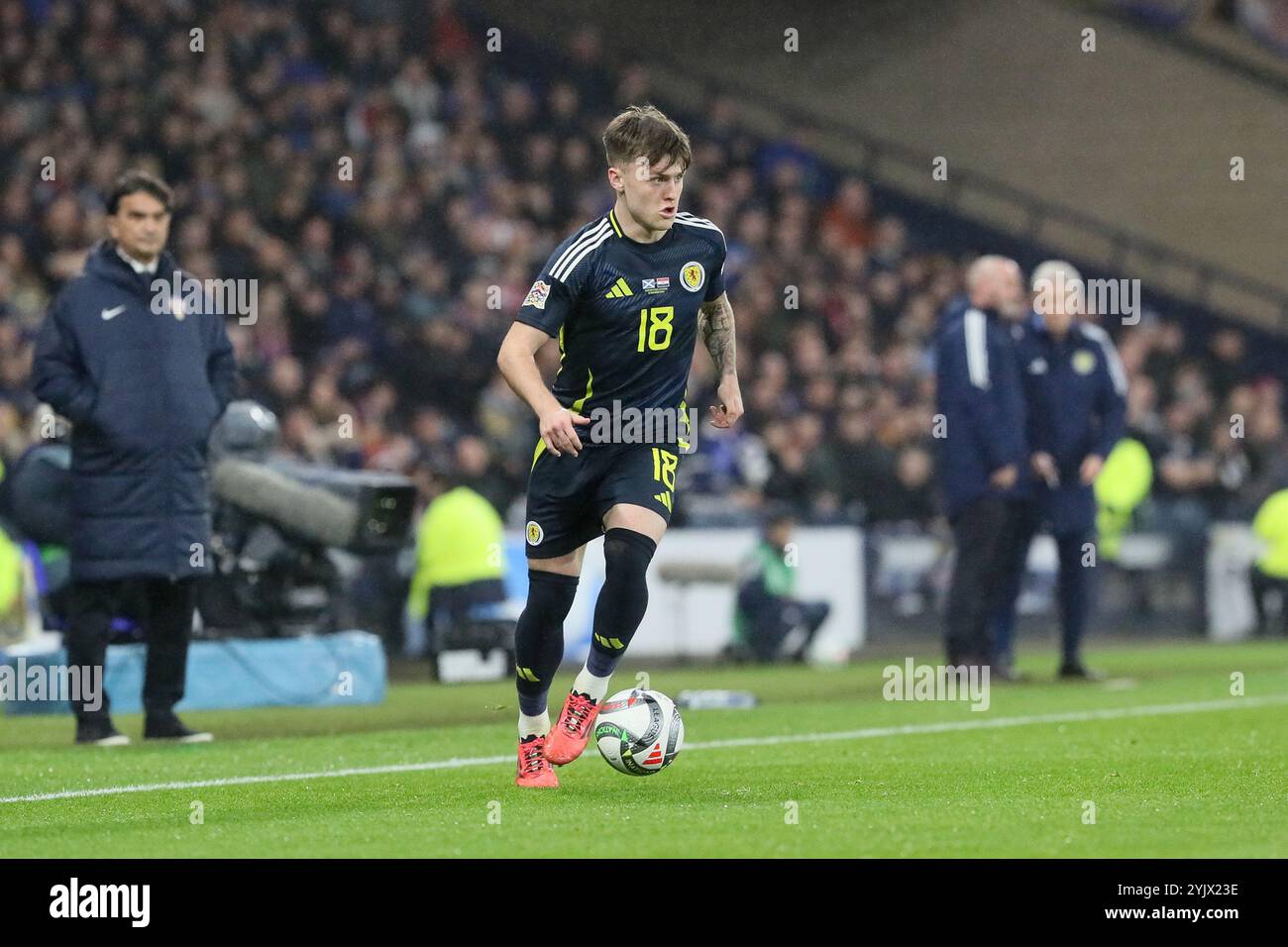 Glasgow, Großbritannien. November 2025. Schottland spielte Kroatien im Hampden Park, Glasgow, Schottland, Großbritannien in der UEFA Nations League 2025. Das Ergebnis war Schottland 1:0, Kroatien, wobei John McGinn, Schottland 7, in 86 Minuten erzielte. Quelle: Findlay/Alamy Live News Stockfoto