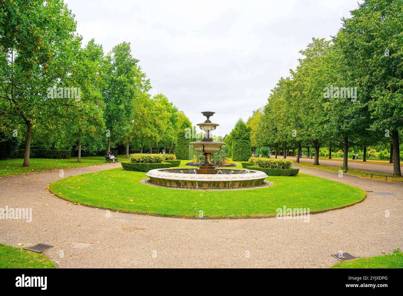 Große Blumenarrangements Im Hyde Park Garden London. UK Stockfoto