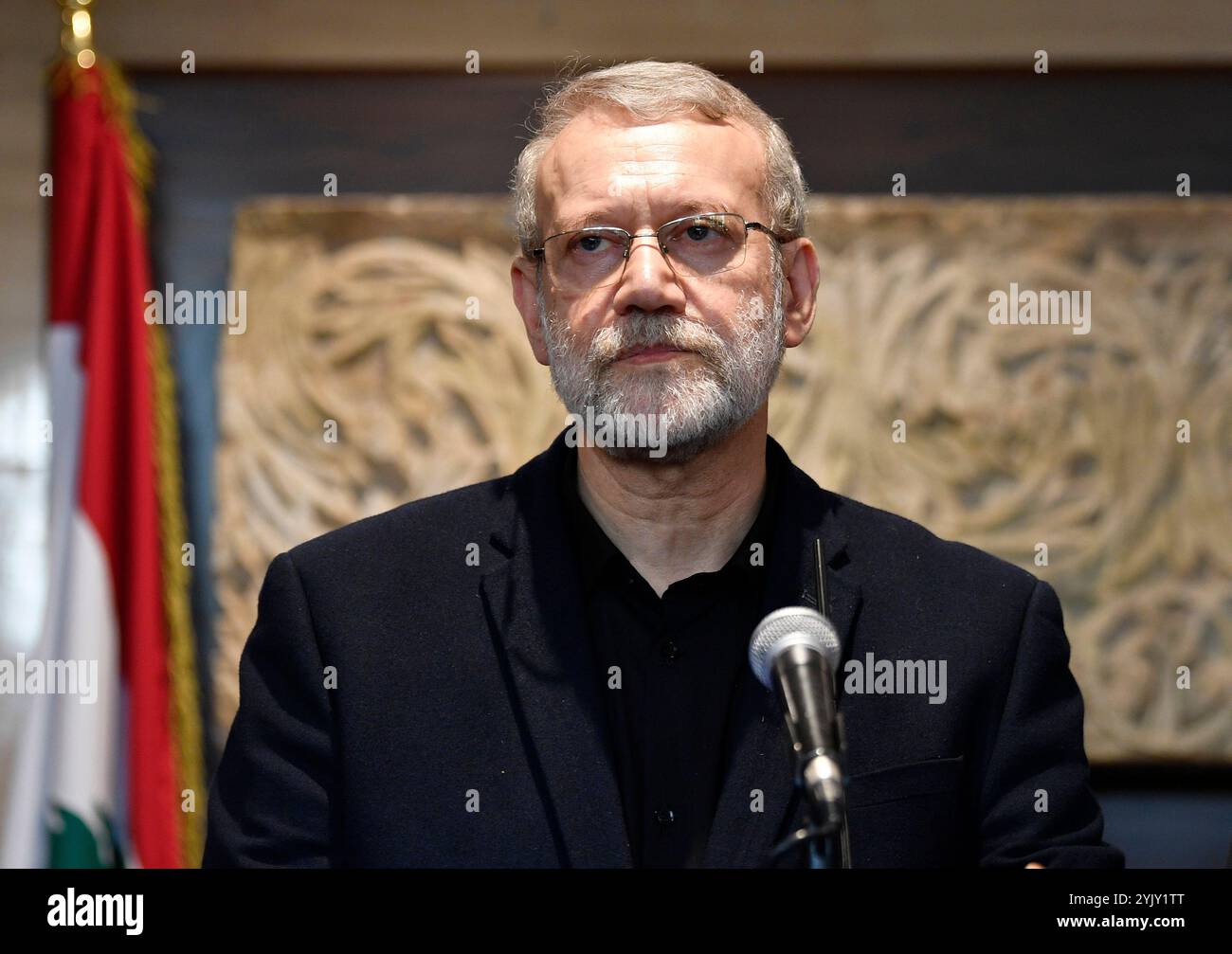 Beirut, Libanon. November 2024. Ali Larijani, hochrangiger Berater des Obersten iranischen Führers Ali Khamenei, hält am 15. November 2024 in Beirut, Libanon, eine Rede. Laut einer Erklärung des libanesischen Ministerrats unterstützt der Iran jede Entscheidung der libanesischen Regierung, insbesondere die Umsetzung der Resolution 1701 des Sicherheitsrats. Quelle: Str/Xinhua/Alamy Live News Stockfoto