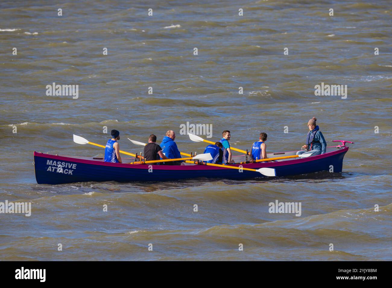 Pilot-Gig-Rennen vor Clevedon Beach Stockfoto