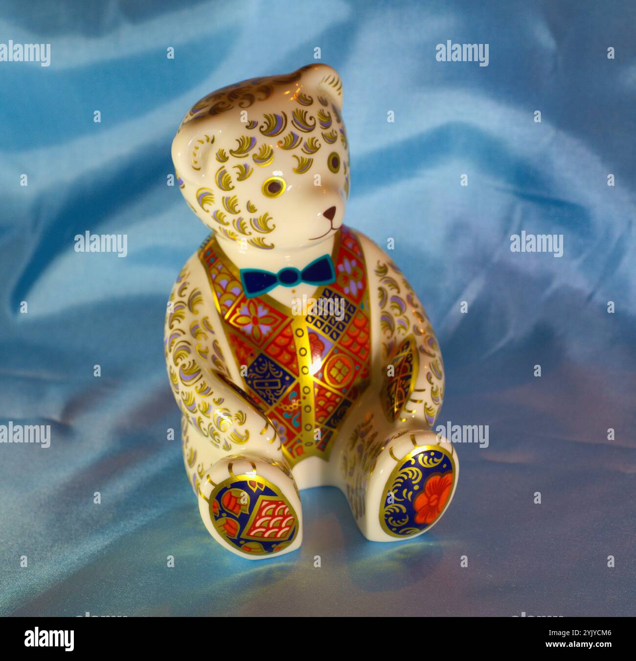 Royal Crown Derby. Wunderschöne und farbenfrohe Porzellanfiguren an verschiedenen Tieren. Stockfoto