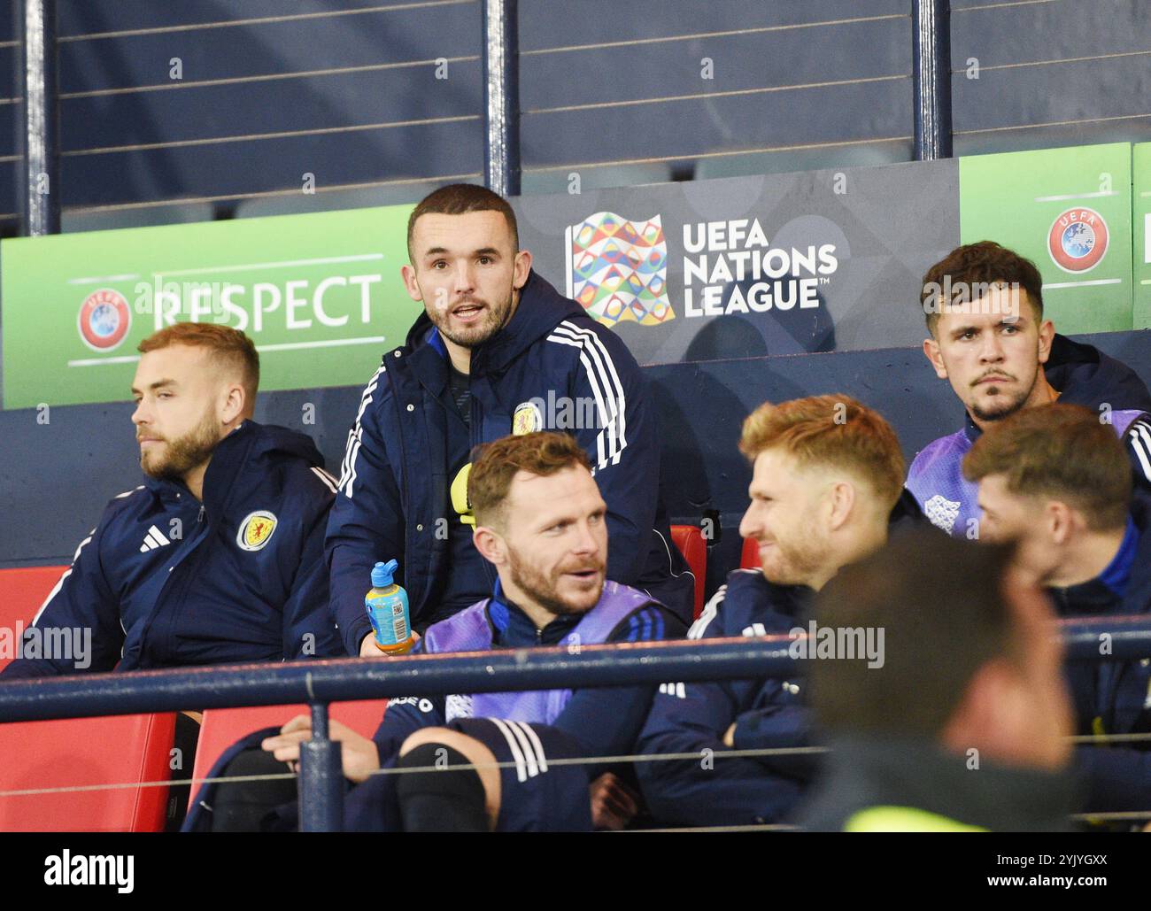 Schottland gegen Kroatien UEFA Nations League: Liga A, Gruppe 1 15. November 2024 Hampden Park, Glasgow. Schottland . Der britische Schottland-Supersucher john McGinn sitzt vor dem Spiel in der Tribüne , bevor er das Siegtor erzielt . Quelle: eric mccowat/Alamy Live News Stockfoto