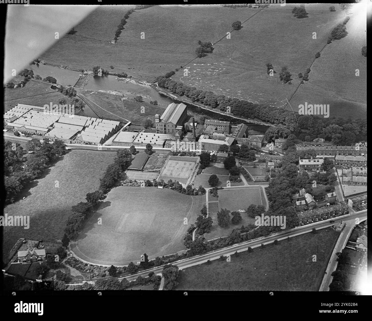 Die Otley Worsted Mills an der Ilkley Road und im Grove Hill Park, Otley, West Yorkshire, 1930er Jahre. Stockfoto
