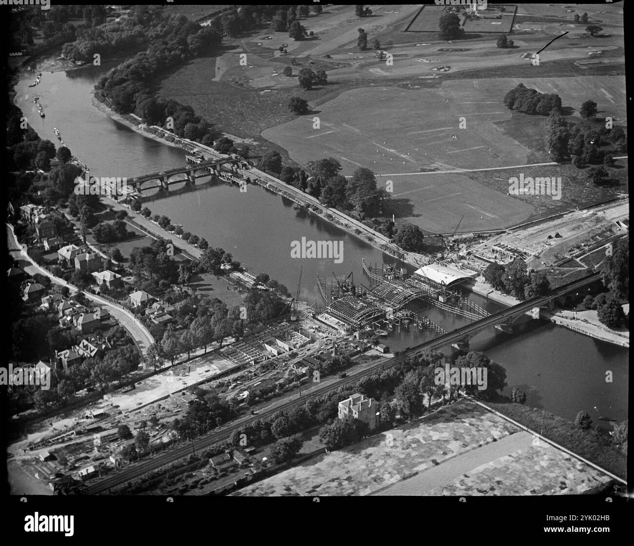 Twickenham Bridge im Bau, Twickenham, Richmond upon Thames, Greater London, 1930er Jahre. Stockfoto