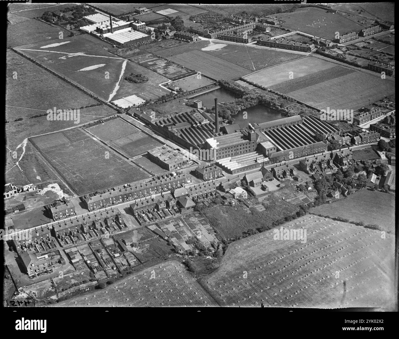 Moorside Road und Moorside Cotton Mill, Swinton, Greater Manchester, 1930er Jahre. Stockfoto