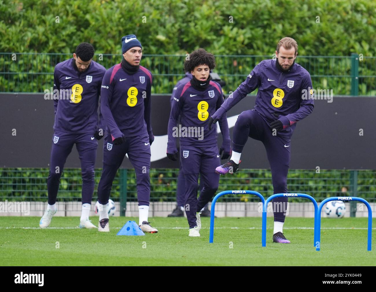 England Harry Kane (rechts) während eines Trainings auf dem Tottenham Hotspur Training Ground, London. Bilddatum: Samstag, 16. November 2024. Stockfoto