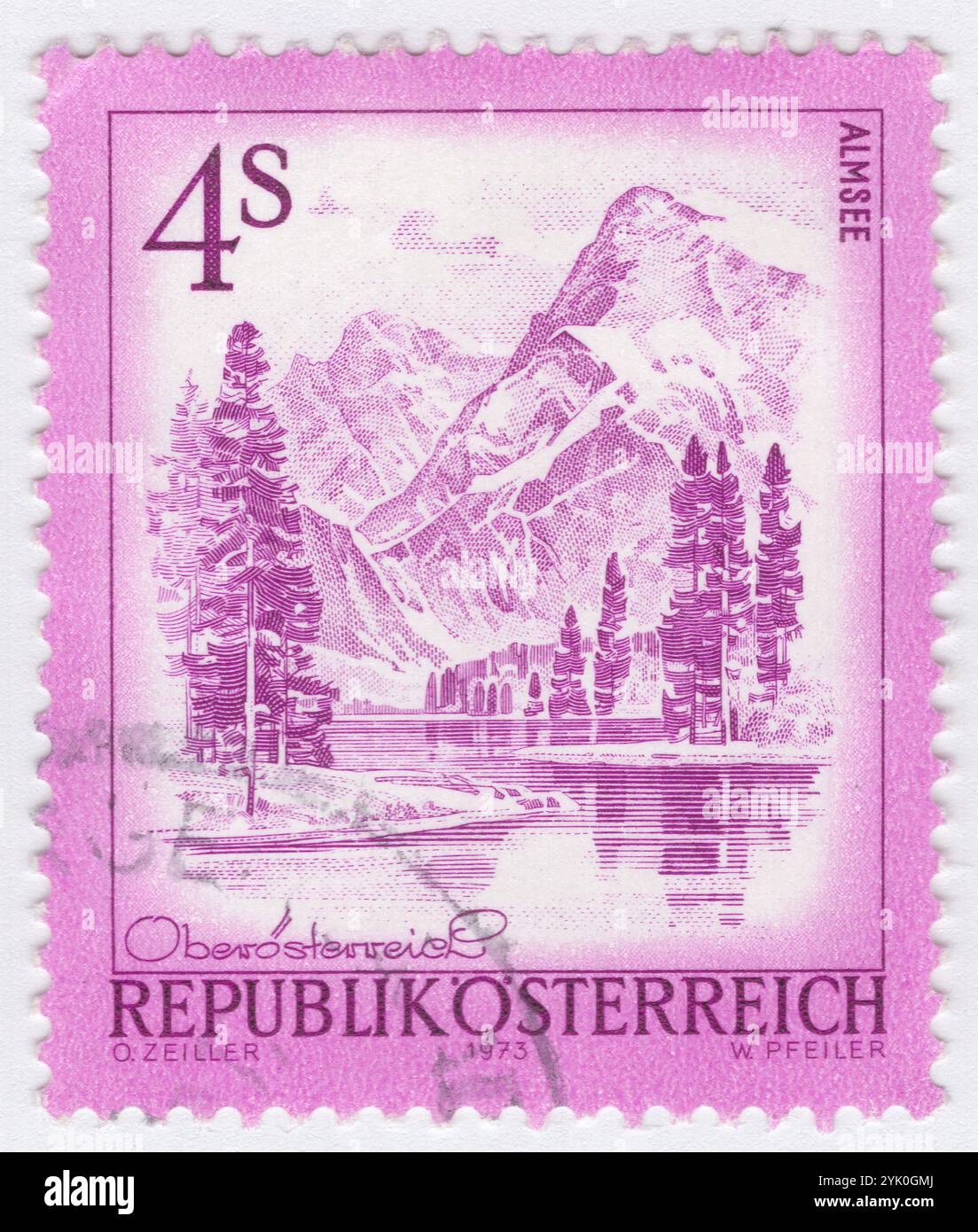 ÖSTERREICH - 12.1973: Eine Briefmarke mit 4 Schilling hell lila und violett, die den Almsee im oberösterreichischen Teil des Salzkammerguts im Almtal, 11 Kilometer 6,8 südlich des Dorfes Grünau im Almtal, darstellt. Der See liegt im nördlichen Teil des Toten Gebirges und ist etwa 2,3 Kilometer (1,4 mi) mal 700 Meter (2.300 ft) breit. Der See fließt durch die Alm. Seit 1965 steht das Gebiet um den Almsee unter Naturschutz. Konrad Lorenz machte wichtige Beobachtungen der Graugans am See Stockfoto