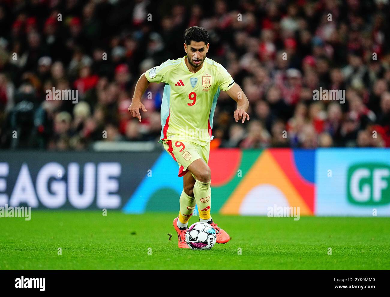 Parken, Kopenhagen, Dänemark. November 2024. Ayoze Pérez aus Spanien kontrolliert den Ball während eines Spiels der UEFA Nations League Dänemark gegen Spanien in Parken, Kopenhagen, Dänemark. Ulrik Pedersen/CSM/Alamy Live News Stockfoto