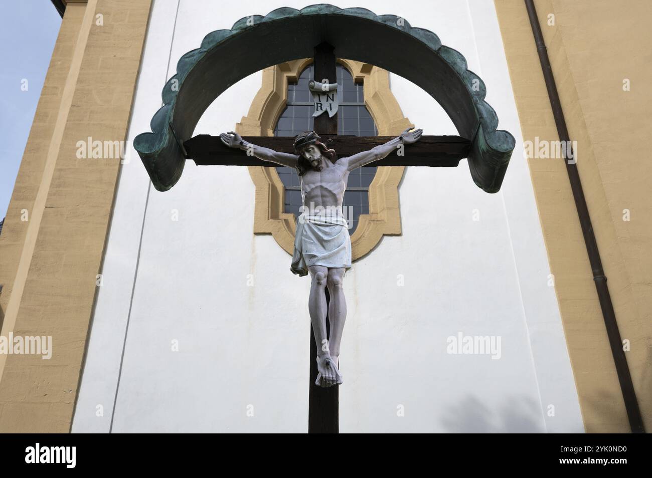 Christuskreuz vor der St. Kilianskirche, Pretzfeld, Oberfranken, Bayern, Deutschland, Europa Stockfoto