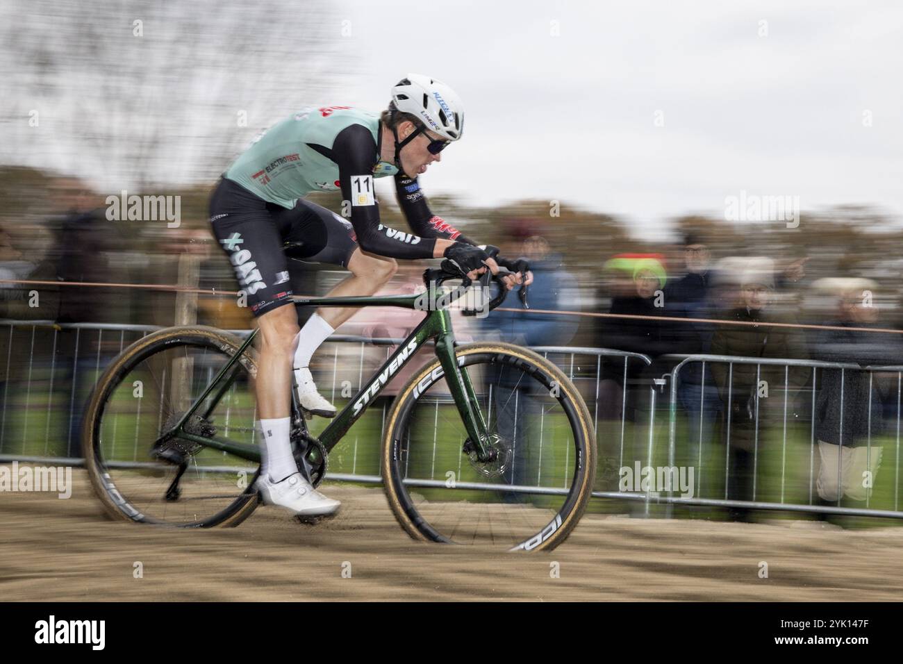 Merksplas, Belgien. November 2024. Der belgische Jens Adams wurde während des Herrenrennens des Superprestige Merksplas Cyclocross-Rennens, der vierten Etappe (4/8) des Superprestige Cyclocross-Radrennwettbewerbs, am Samstag, den 16. November 2024, in Merksplas gezeigt. BELGA FOTO DAVID PINTENS Credit: Belga News Agency/Alamy Live News Stockfoto