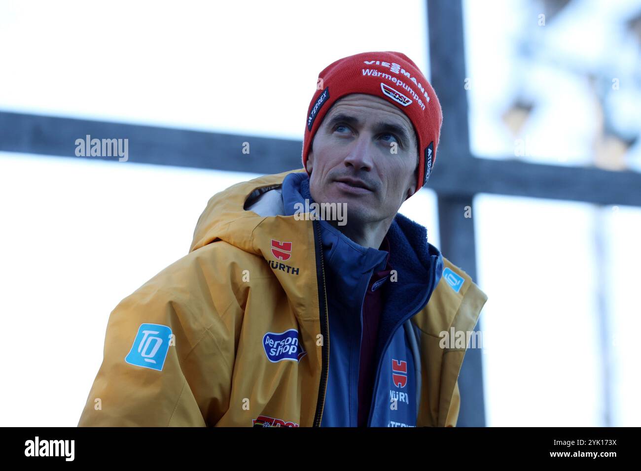 Hinterzarten, Deutschland. November 2024. Martin Schmitt (TV-Experte/Skisprung-Experte, Eurosport, Ex-Weltmeister) beim DSV-Jugendcup/Deutschlandpokal Skisprung Hinterzarten 2024 Credit: dpa/Alamy Live News Stockfoto