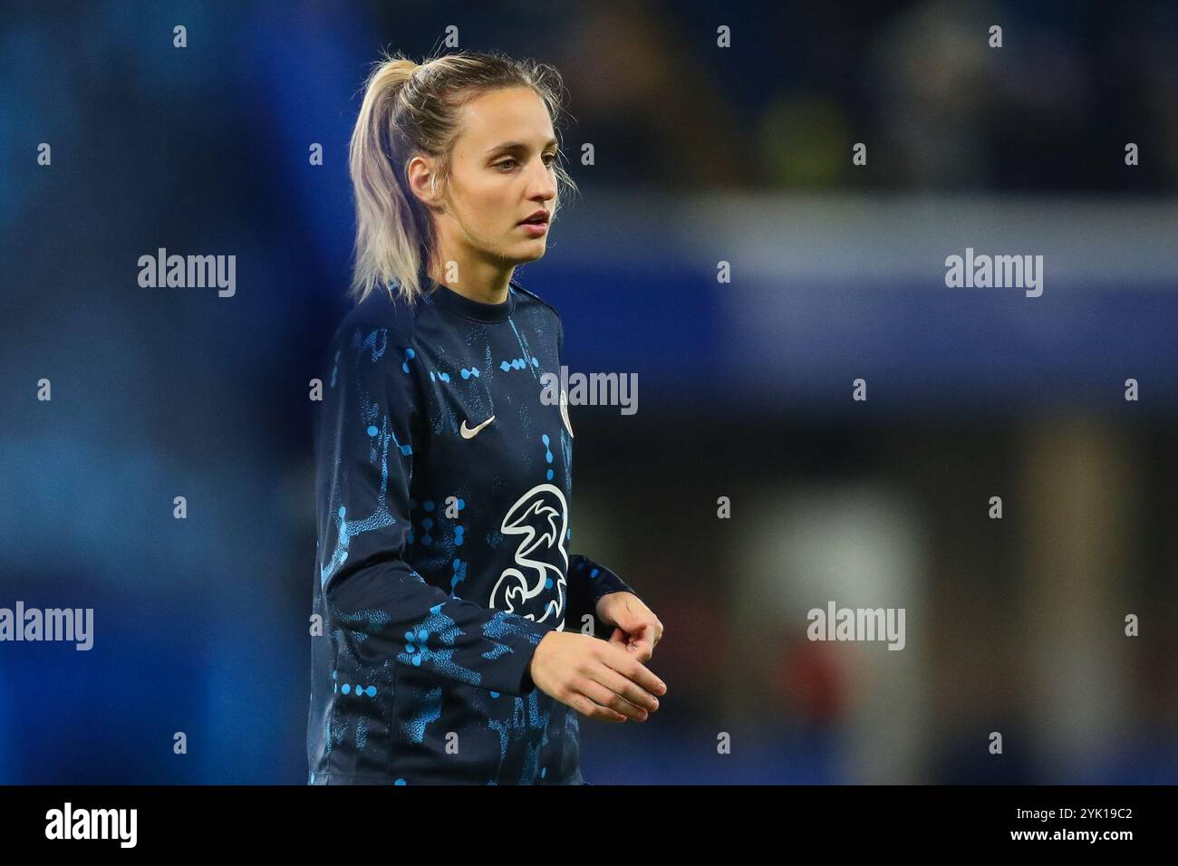 Nathalie Bjorn von Chelsea Women wärmt sich vor dem Barclays Women's Super League Match Chelsea FC Women vs Manchester City Women in Stamford Bridge, London, Großbritannien, 16. November 2024 (Foto: Izzy Poles/News Images) Stockfoto