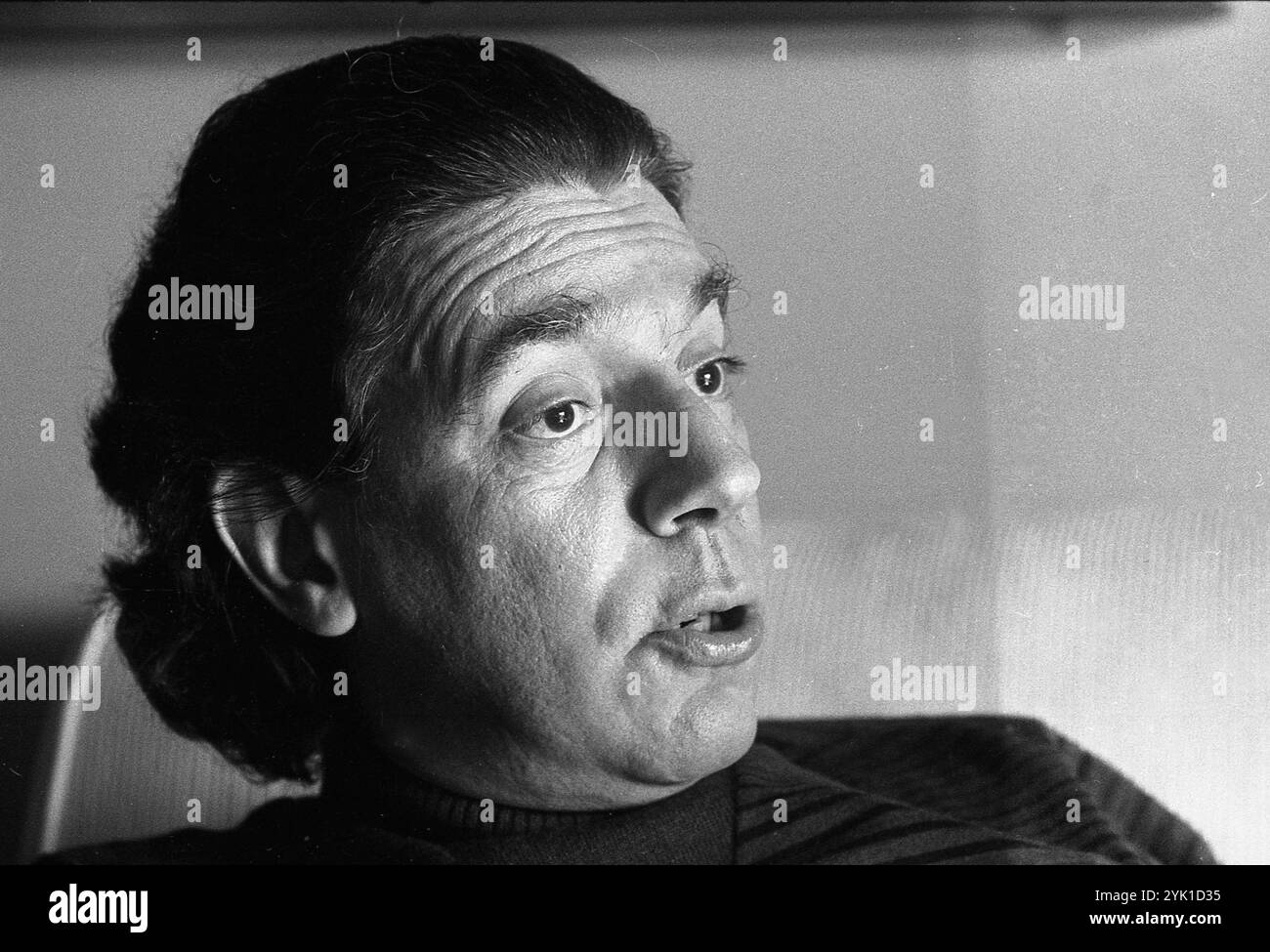 Der argentinische Komponist für klassische Musik Rodolfo Arizaga während eines Interviews in seinem Haus in Buenos Aires, Argentinien, am 21. Mai 1971. Stockfoto