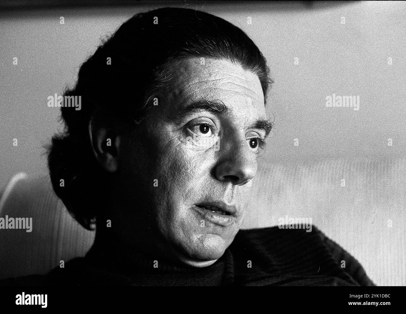 Der argentinische Komponist für klassische Musik Rodolfo Arizaga während eines Interviews in seinem Haus in Buenos Aires, Argentinien, am 21. Mai 1971. Stockfoto