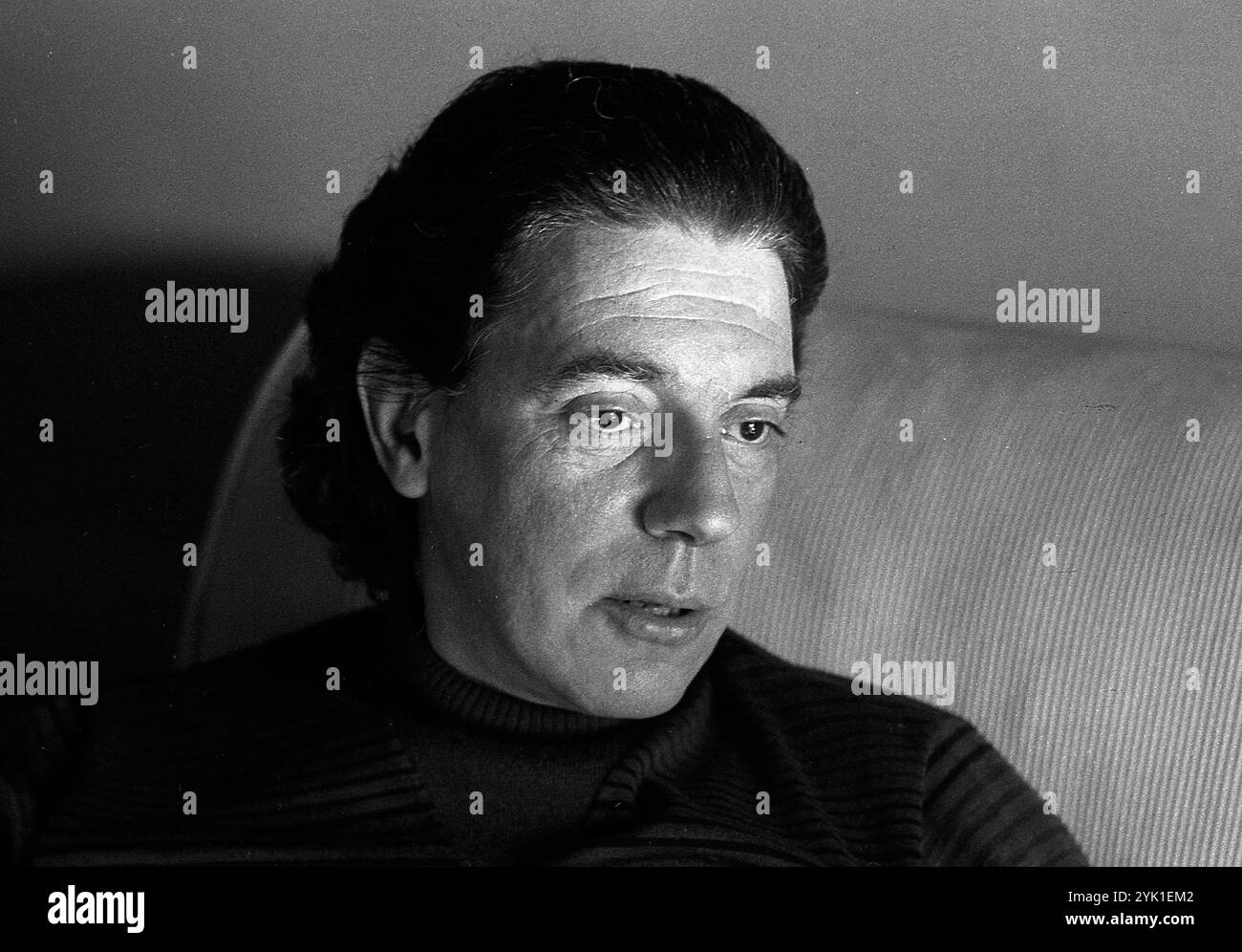 Der argentinische Komponist für klassische Musik Rodolfo Arizaga während eines Interviews in seinem Haus in Buenos Aires, Argentinien, am 21. Mai 1971. Stockfoto