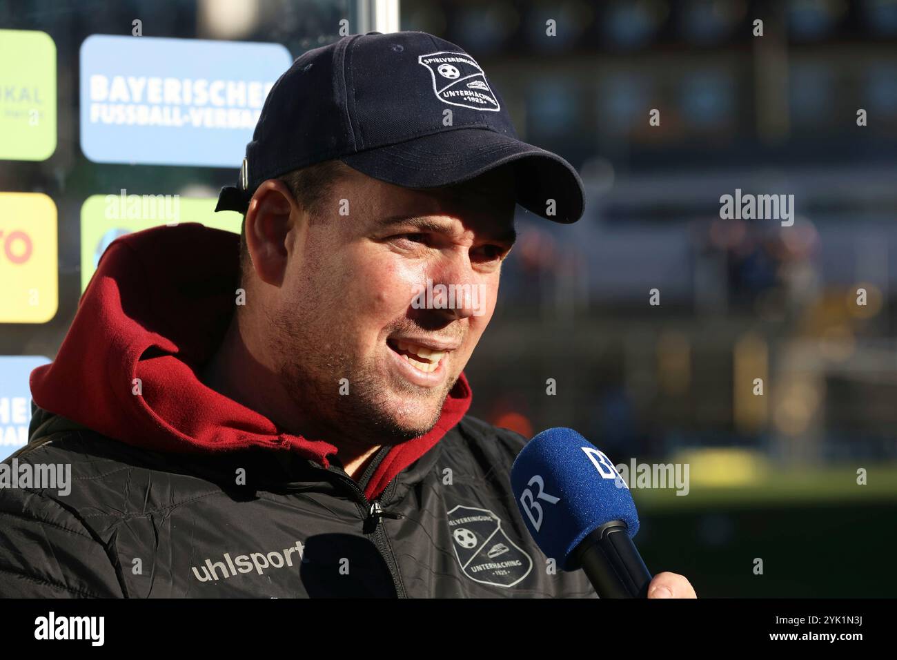 München, Deutschland, 16. November 2024: Fussball, Herren, Toto-Pokal, Viertelfinale, BFV, Saison 2024/2025, TSV 1860 München - SpVgg Unterhaching, Grünwalder Stadion Marc Unterberger, Trainer (SpVgg Unterhaching) Kopf, Portrait beim Interview BR Stockfoto