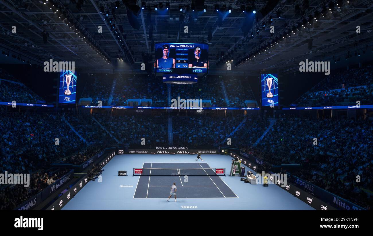 Turin, Italien. 16. November 2024. Ein allgemeiner Blick auf die Inalpi Arena ist während des Halbfinalspiels zwischen Alexander Zverev aus Deutschland und Taylor Fritz aus den USA am 7. Tag des Nitto ATP Finals zu sehen. Taylor Fritz gewann das Spiel mit 6:3, 3:6, 7:6(3). Quelle: Nicolò Campo/Alamy Live News Stockfoto