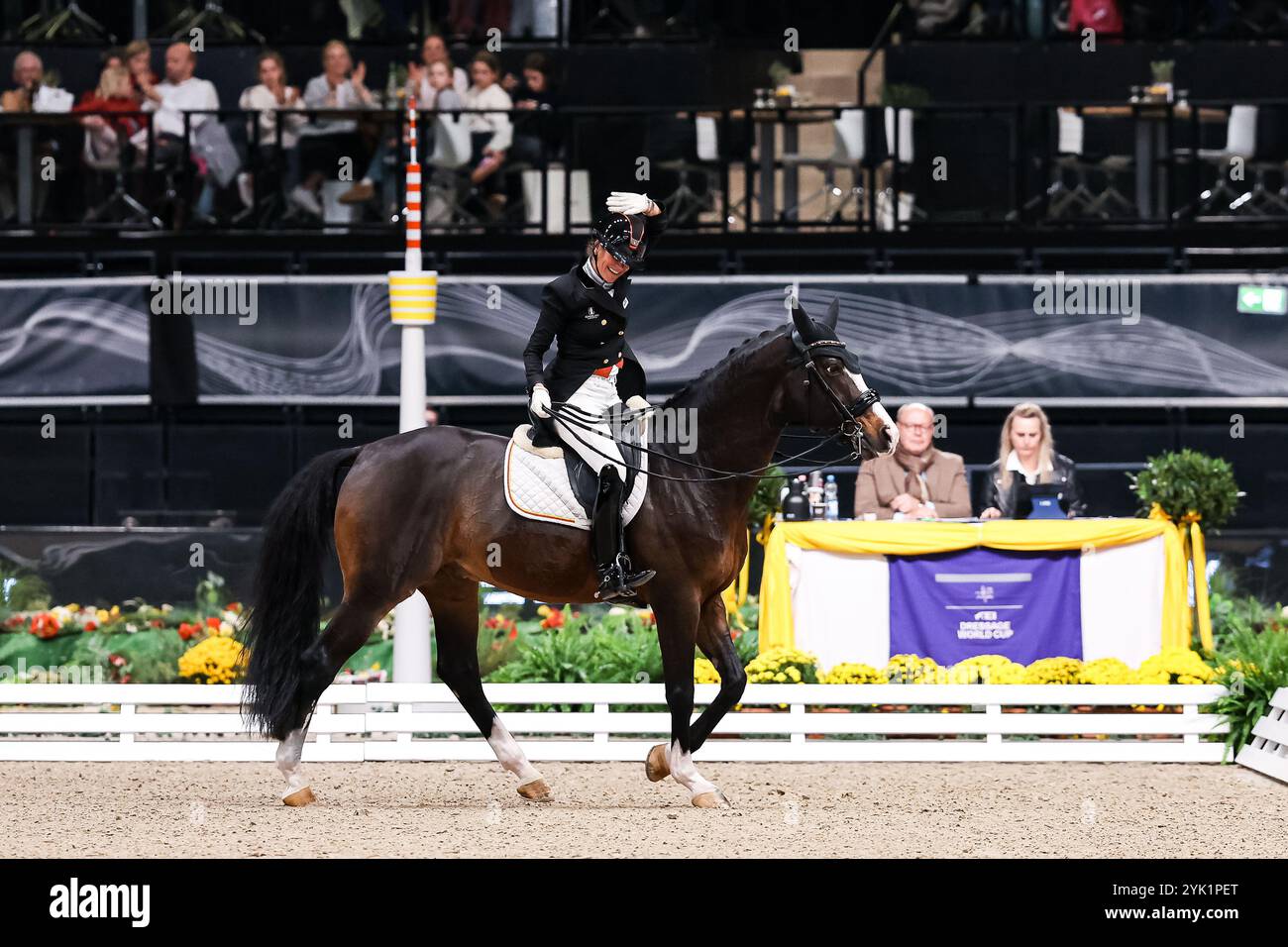 Silber 2. Platz für Pauluis Larissa (BEL) auf Flambeau FEI Dressur World Cup 2024/2025 Dressurpruefung - CDI-W Aufgabe: FEI Grand Prix Kuer 2009 Qualifikation zum Weltcup Dressur 2024/2025 GER, Stuttgart German Masters 2024, 38. internationales Reitturnier, 16.11.2024 Foto: Eibner-Pressefoto/Roger Buerke Stockfoto