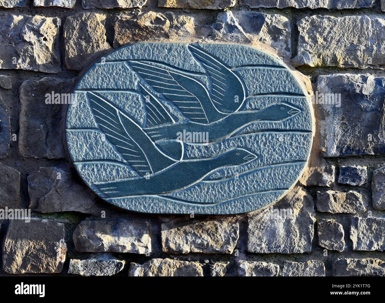 Fliegende Gänse. Skulptur im Freien von Danny Clahane. Goosehome Bridge, River Kent, Kendal, Cumbria, England, Vereinigtes Königreich, Europa. Stockfoto