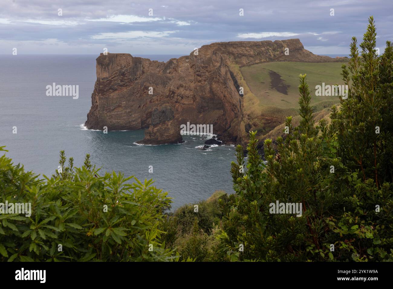 Die Stadt Velas ist eine der ältesten Siedlungsgemeinden auf der Insel Sao Jorge auf den Azoren. Stockfoto