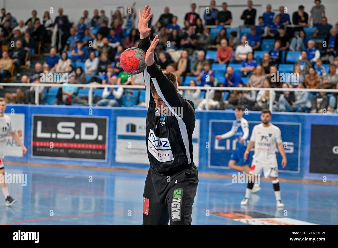 Linz, Österreich. November 2024. LINZ, ÖSTERREICH -16. NOVEMBER: Thomas Bauer von roomz Jags Voeslau während des HLA Master League Matches HC Linz AG gegen Roomz Jags Voeslau in der Mainround in SHS Kleinmuenchen am 16. November 2024 in Linz, Österreich.241116 SEPA 20 062 - 20241116 PD8963 Credit: APA-PictureDesk/Alamy Live News Stockfoto