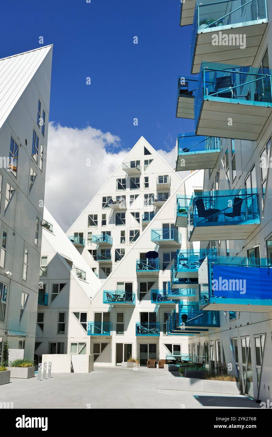 Das Iceberg-Appartementgebäude im neuen Viertel Aarhus Ø wurde durch die Erweiterung des Hafengebietes Aarhus, Jütland-Halbinsel, Dänemark, Nort errichtet Stockfoto