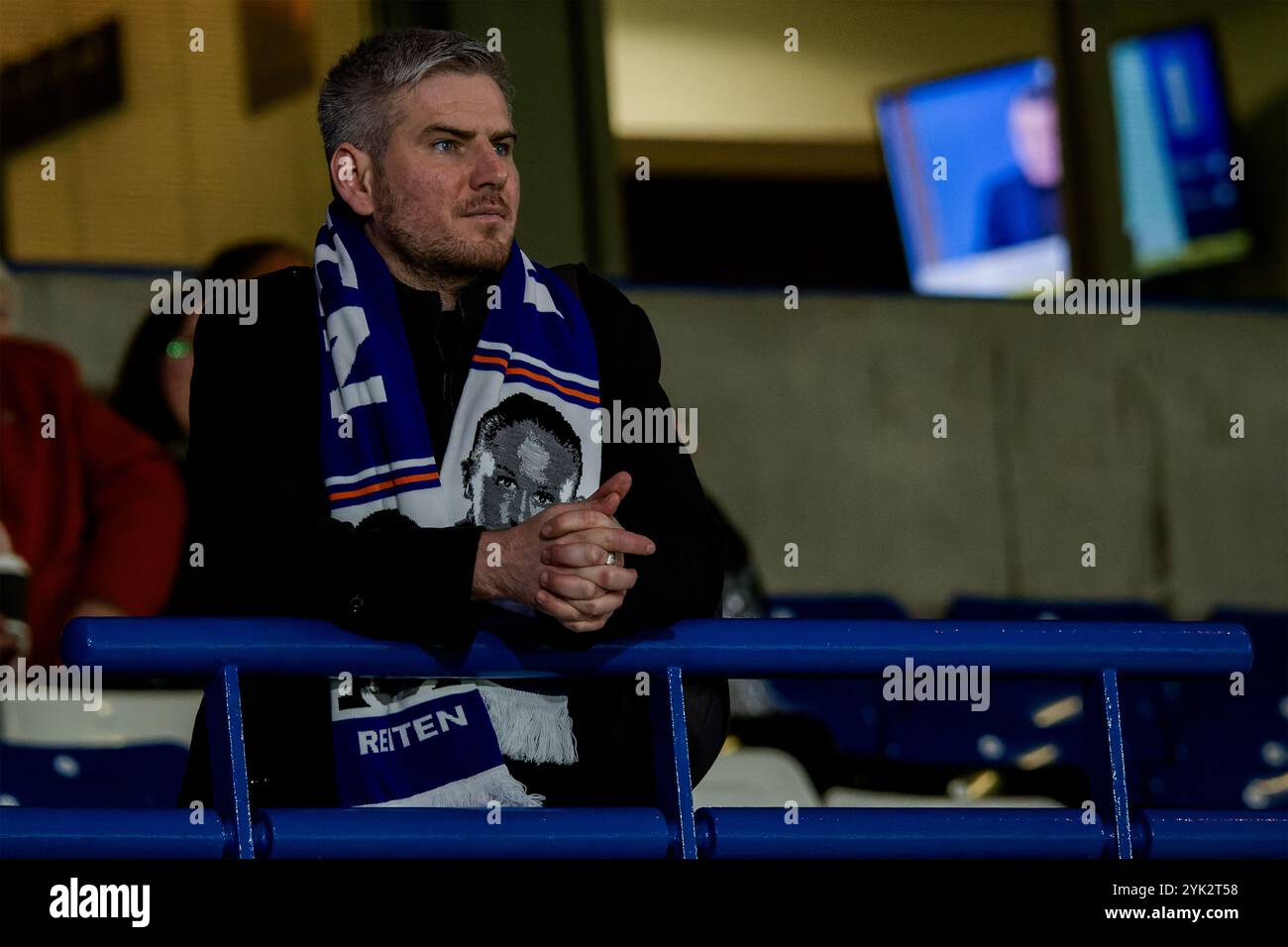 London, Großbritannien. November 2024. London, England, 16. November 2024: Chelsea-Fan vor dem Womens Super League-Spiel zwischen Chelsea und Manchester City an der Stamford Bridge in London, England. (Pedro Porru/SPP) Credit: SPP Sport Press Photo. /Alamy Live News Stockfoto