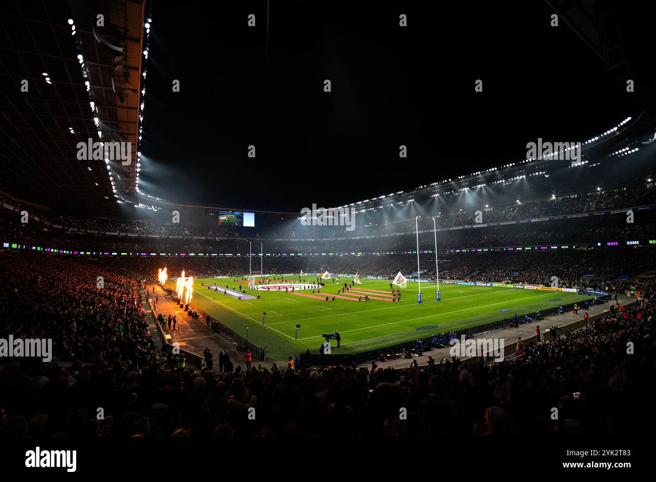 Die teams rennen auf das spielfeld -Fotos und -Bildmaterial in hoher ...