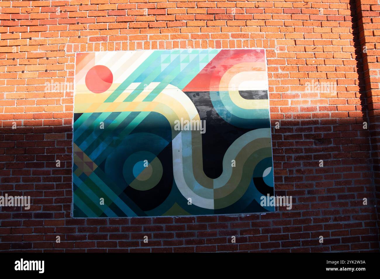 Abstraktes Wandbild an der Talbot Road im Zentrum von Wheatley, Ontario, Kanada Stockfoto